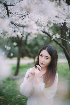 女人张开腿让男人添